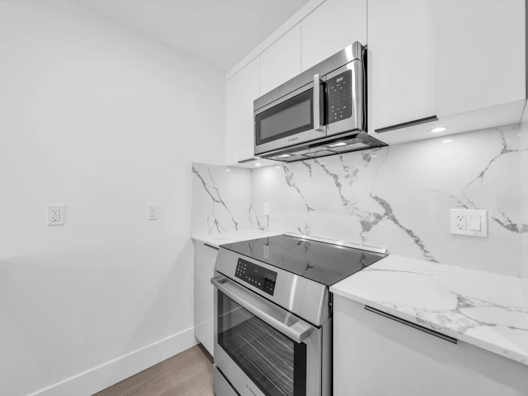 2210 E 1st Avenue, Vancouver, BC, V5N 1B6 - 4