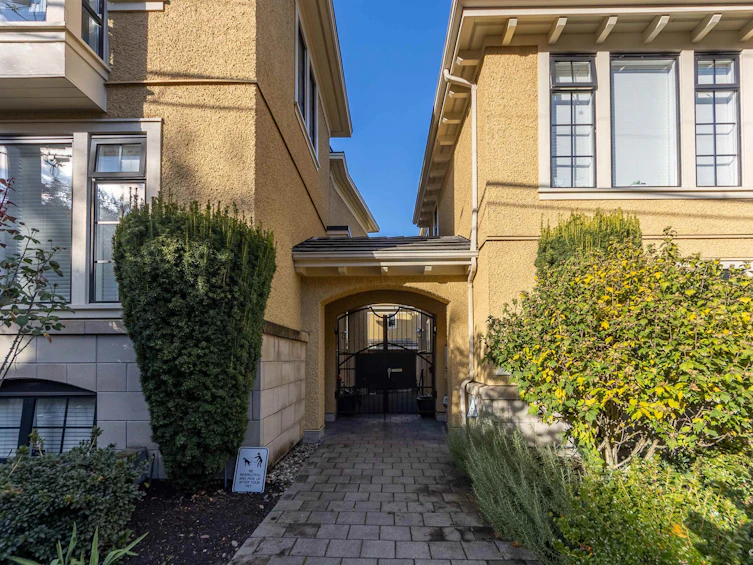 1017 W 8th Avenue, Vancouver, BC, V6H 1C3 - 4