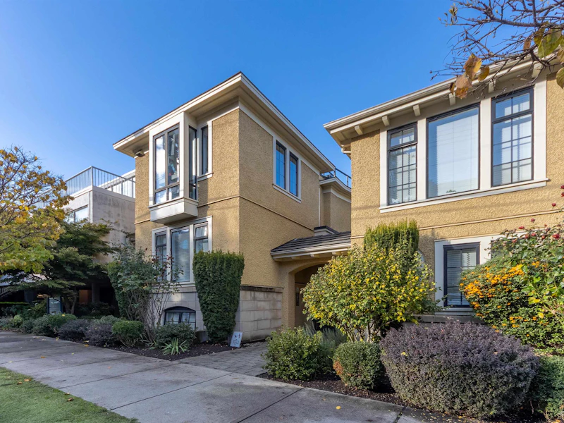 1017 W 8th Avenue, Vancouver BC V6H 1C3