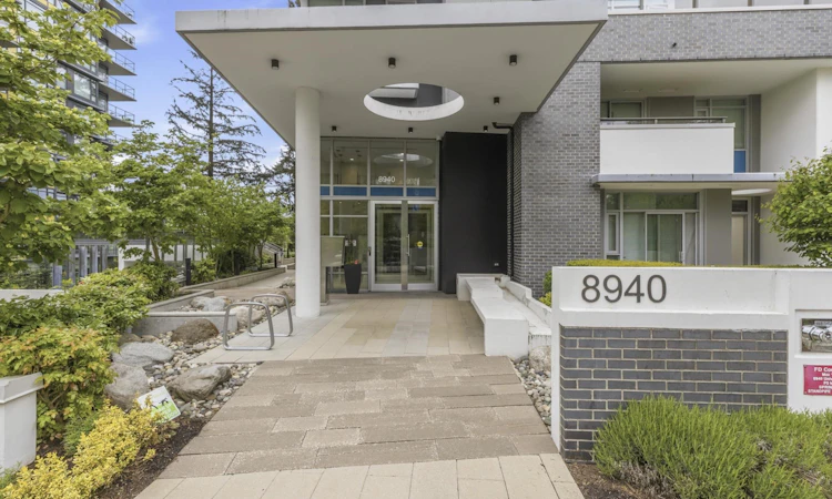 702-8940 University Crescent