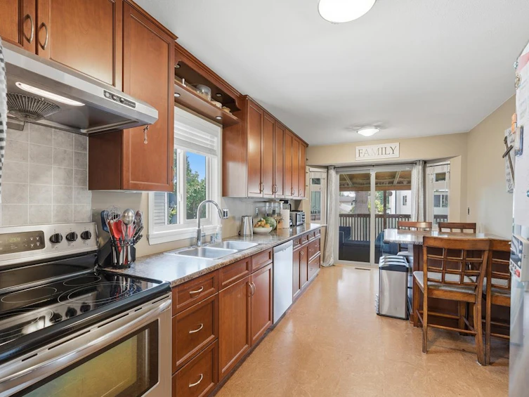 15318 87a Avenue, Surrey, BC, V3S 4Z9 - 9