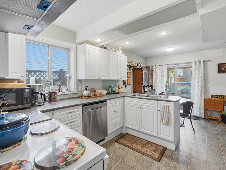 15318 87a Avenue, Surrey, BC, V3S 4Z9 - 24