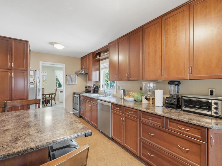 15318 87a Avenue, Surrey, BC, V3S 4Z9 - 8
