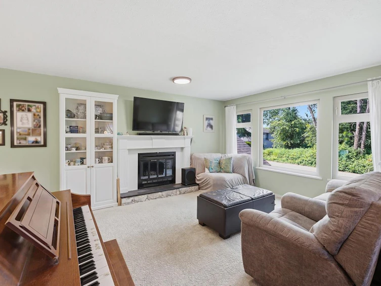 15318 87a Avenue, Surrey, BC, V3S 4Z9 - 2