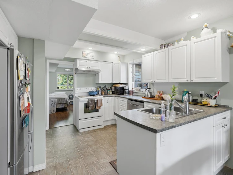 15318 87a Avenue, Surrey, BC, V3S 4Z9 - 18