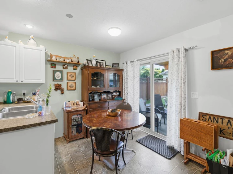 15318 87a Avenue, Surrey, BC, V3S 4Z9 - 15