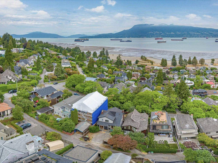 4580 W 1st Avenue, Vancouver, BC, V6R 1H8 - 2