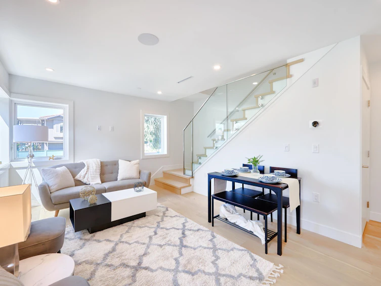 810 E 51st Avenue, Vancouver, BC, V5X 1E5 - 2