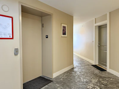 404-5631 Inlet Avenue - 4