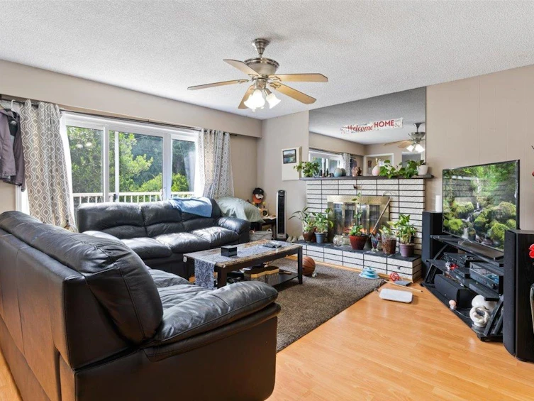 6632 Canada Way, Burnaby, BC, V5E 3P7 - 4