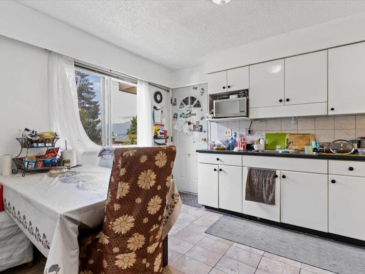 6632 Canada Way, Burnaby, BC, V5E 3P7 - 21