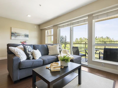 414-15735 Croydon Drive - 2