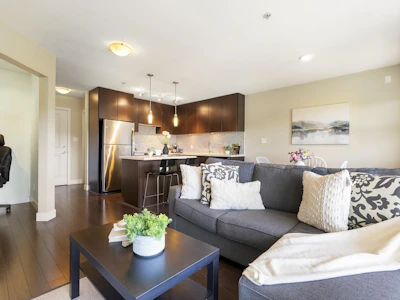 414-15735 Croydon Drive - 5