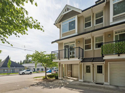 1-8277 161 Street - 4