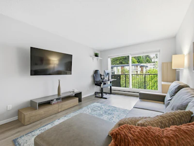 305-1050 Howie Avenue - 5
