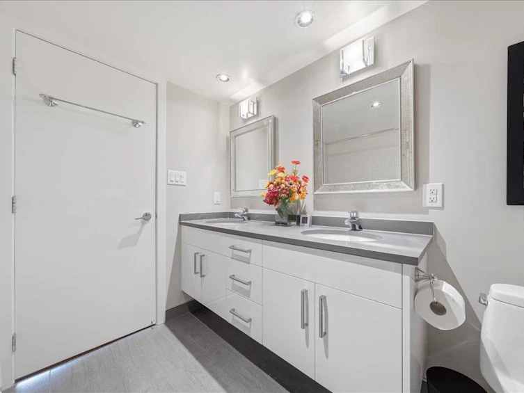 1601-155 W 1st Street, North Vancouver, BC, V7M 3N8 - 27