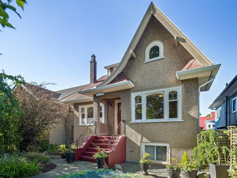 2211 Parker Street, Vancouver BC V5L 2L8