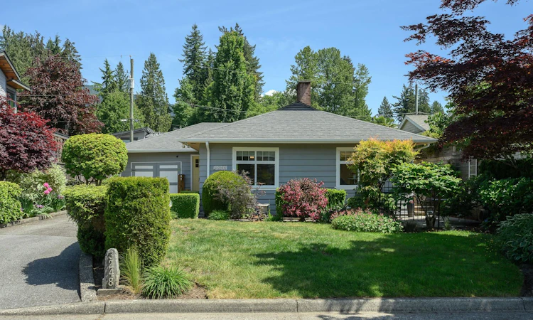 3248 Beverley Crescent