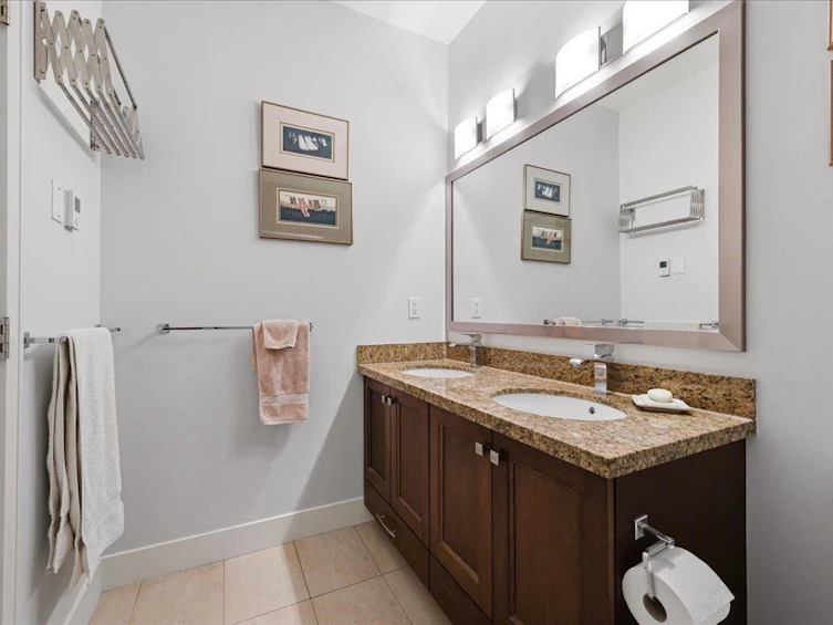 24-897 Premier Street, North Vancouver, BC, V7J 2G7 - 17