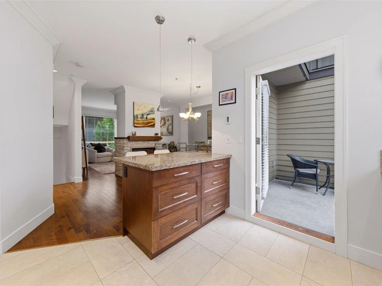 24-897 Premier Street, North Vancouver, BC, V7J 2G7 - 6