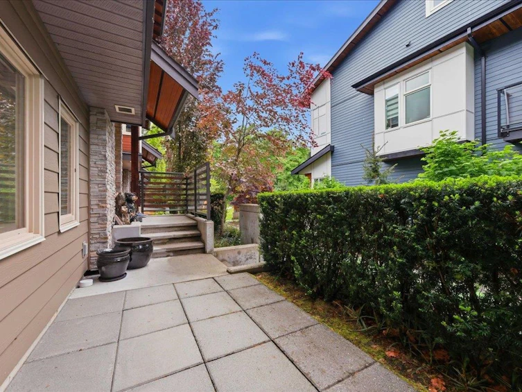 24-897 Premier Street, North Vancouver, BC, V7J 2G7 - 24