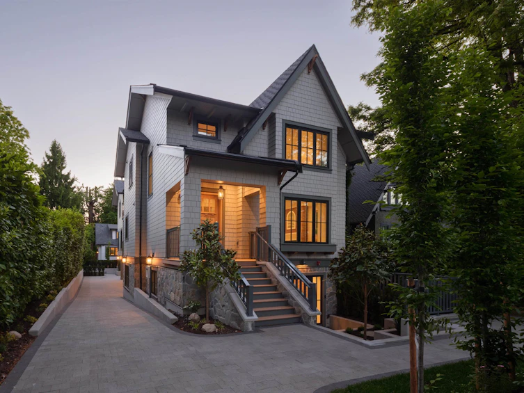 5591 Mackenzie Street, Vancouver, BC, V6N 1H1 - 2