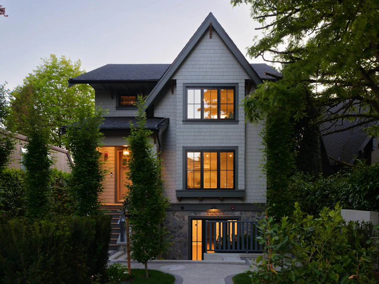 5591 Mackenzie Street, Vancouver, BC, V6N 1H1
