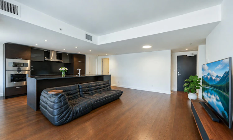 603-1571 W 57th Avenue