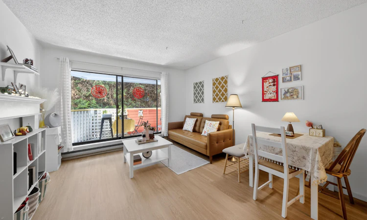 105-8700 Ackroyd Road