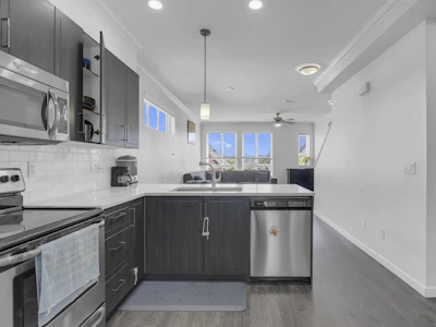 96-14555 68 Avenue - 5