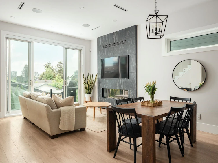 3-215 E 21st Street, North Vancouver, BC, V7L 3B7