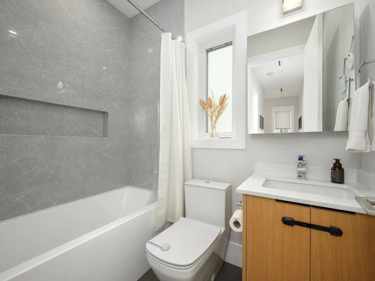 3-215 E 21st Street, North Vancouver, BC, V7L 3B7 - 24