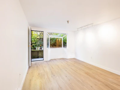 112-1363 Clyde Avenue - 5