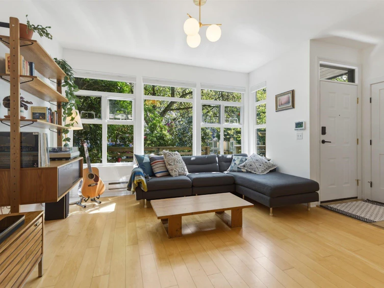 1073 E Pender Street, Vancouver, BC, V6A 4H9 - 2
