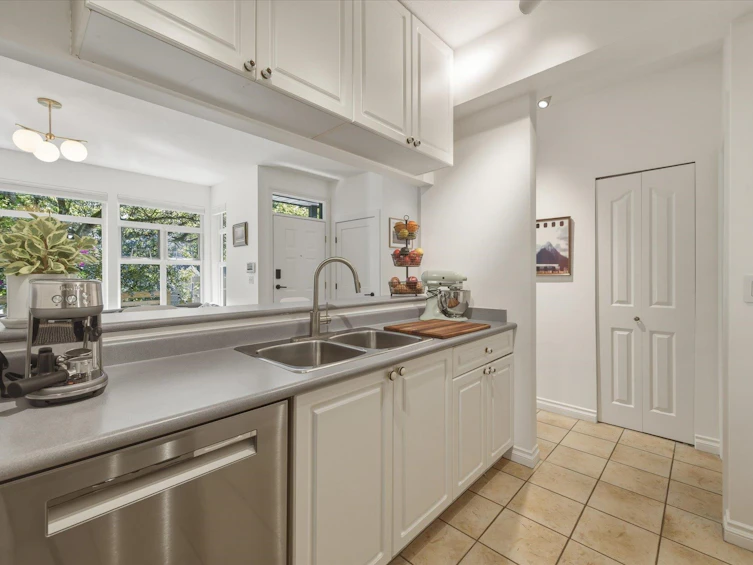 1073 E Pender Street, Vancouver, BC, V6A 4H9 - 11