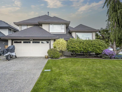 1575 Spyglass Crescent - 2