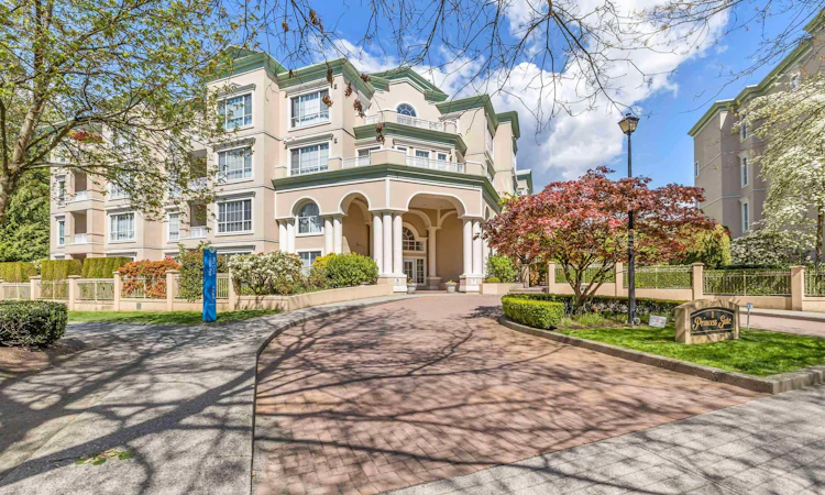 307-2985 Princess Crescent