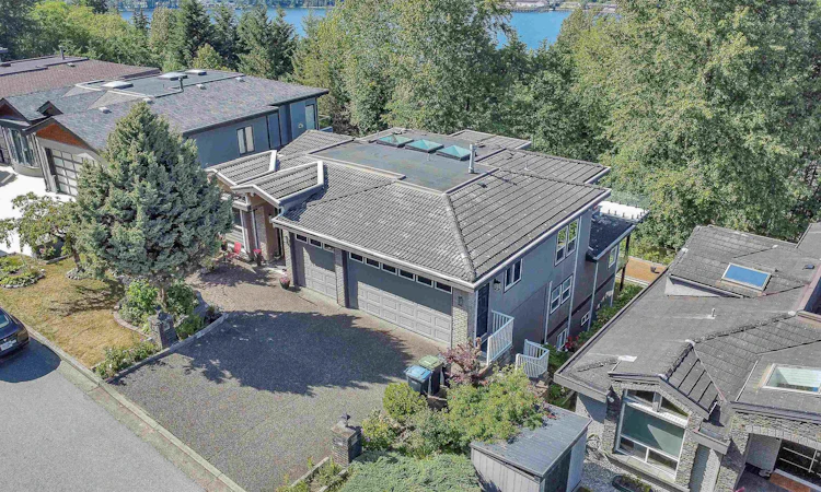 13 Shoreline Circle