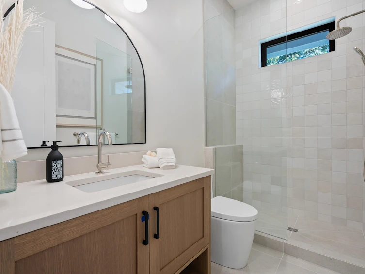 16243 10 Avenue, Surrey, BC, V4A 1A9 - 17