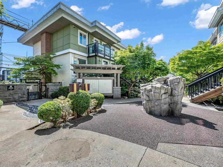 74-728 W 14th Street, North Vancouver, BC, V7M 0A8 - 4