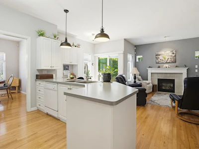 146-33751 7 Avenue - 2