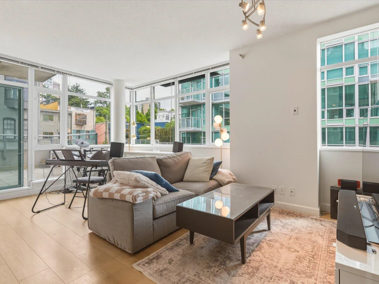 303-100 E Esplanade, North Vancouver, BC, V7L 4V1 - 2