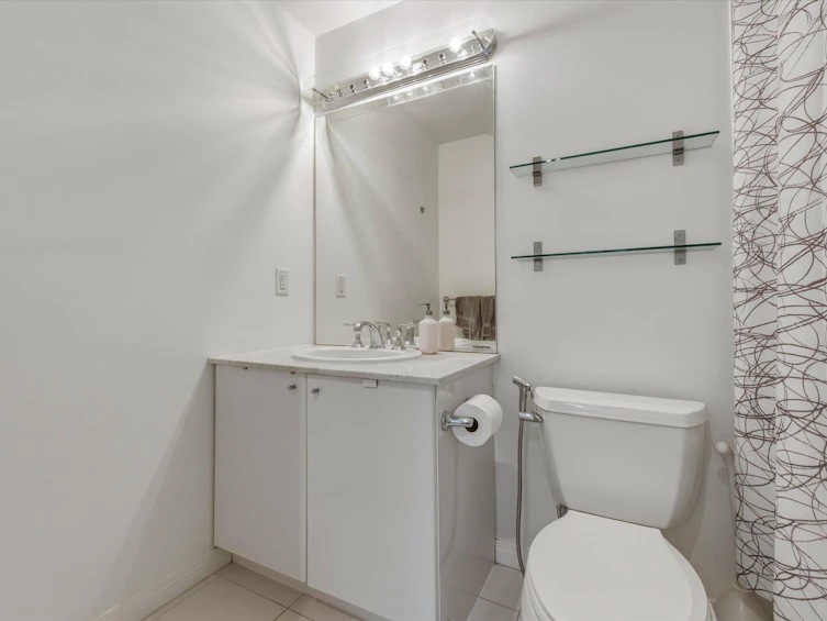 303-100 E Esplanade, North Vancouver, BC, V7L 4V1 - 14