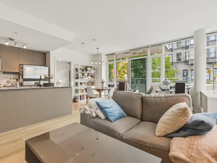 303-100 E Esplanade, North Vancouver, BC, V7L 4V1