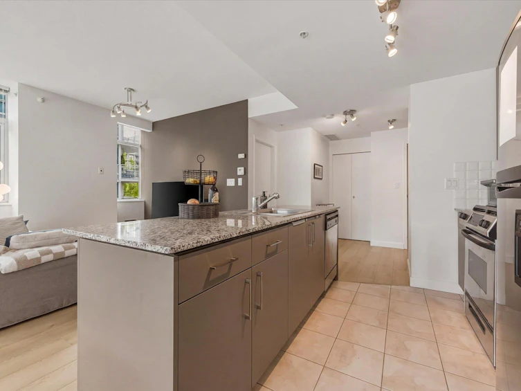303-100 E Esplanade, North Vancouver, BC, V7L 4V1 - 8