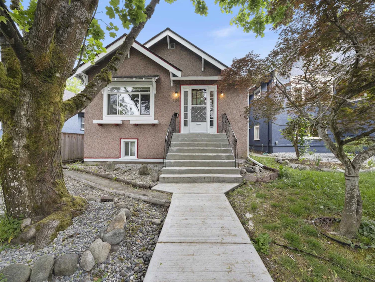 1105 Hamilton Street, New Westminster, BC, V3M 2M8