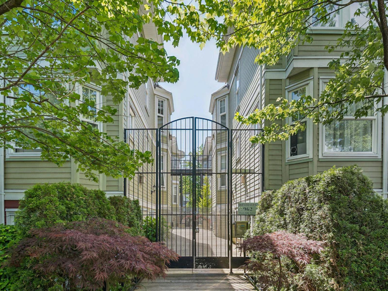 305 - 962 W 16th Avenue, Vancouver BC V5Z 1T2