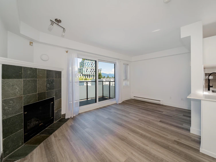 302-3788 W 10th Avenue, Vancouver, BC, V6R 2G4 - 3
