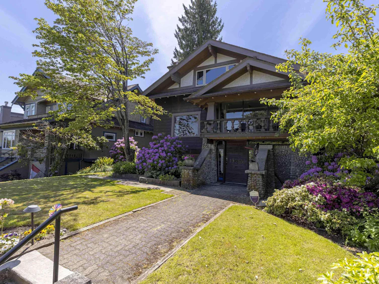 1986 W 35th Avenue, Vancouver, BC, V6M 1H7 - 2