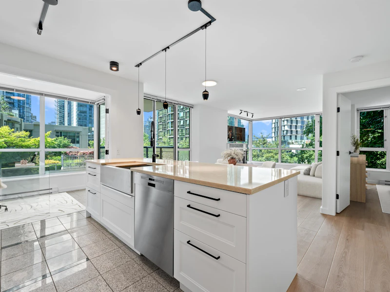 305 - 1328 W Pender Street, Vancouver BC V6E 4T1